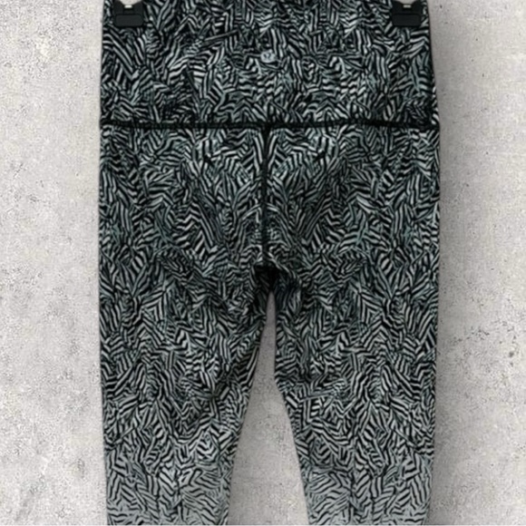 Lululemon Wunder Under Pant - Picture 6 of 12